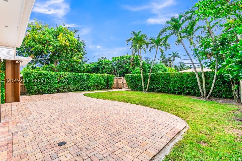 HOLLYWOOD LAKES SECTION - Residential
