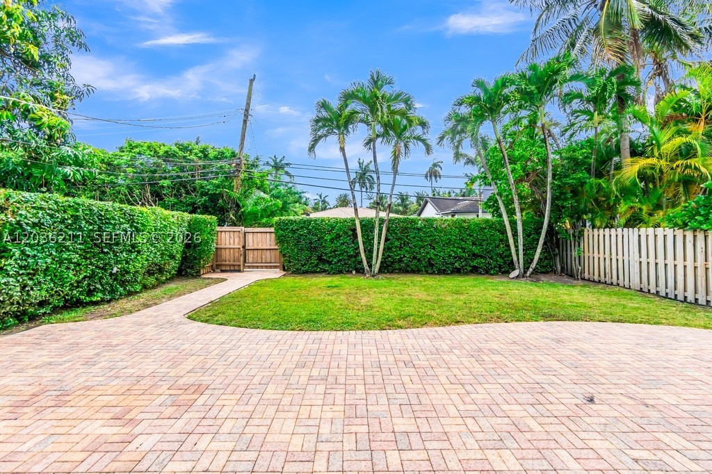 HOLLYWOOD LAKES SECTION - Residential