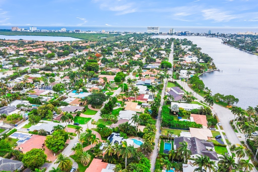 HOLLYWOOD LAKES SECTION - Residential