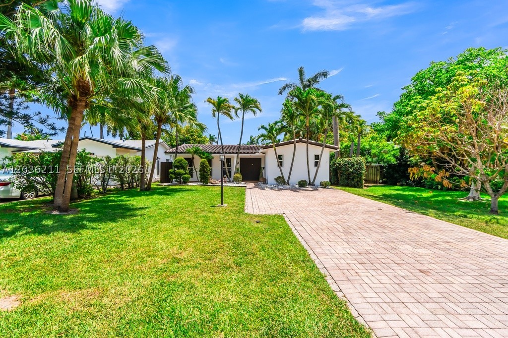 HOLLYWOOD LAKES SECTION - Residential