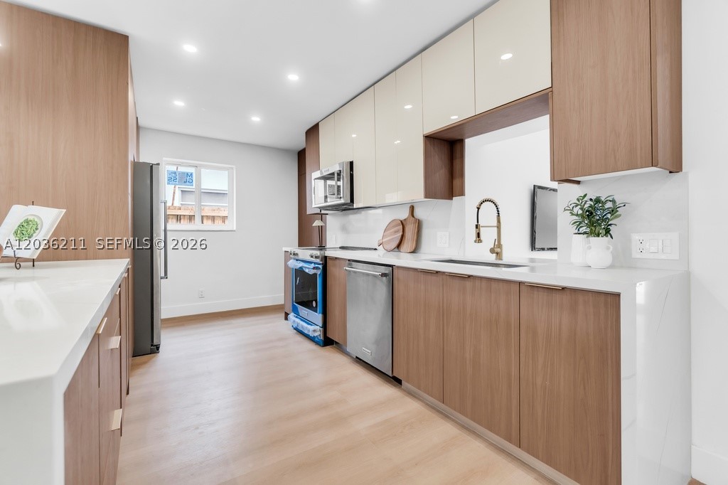 HOLLYWOOD LAKES SECTION - Residential