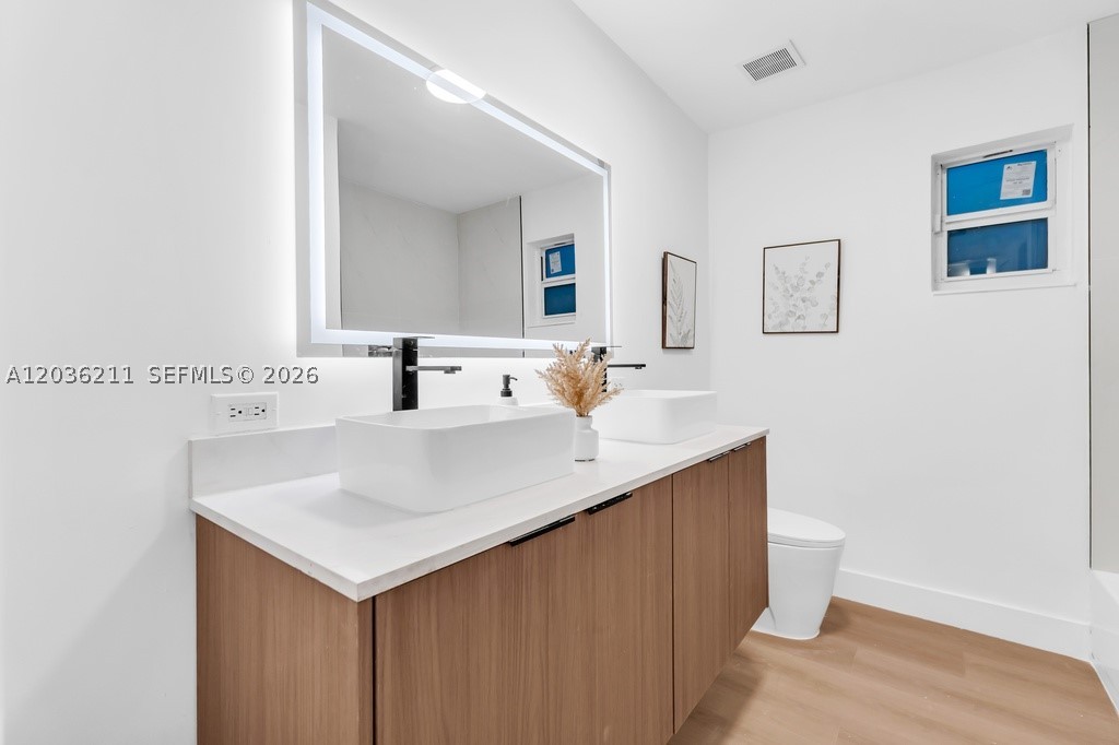 HOLLYWOOD LAKES SECTION - Residential