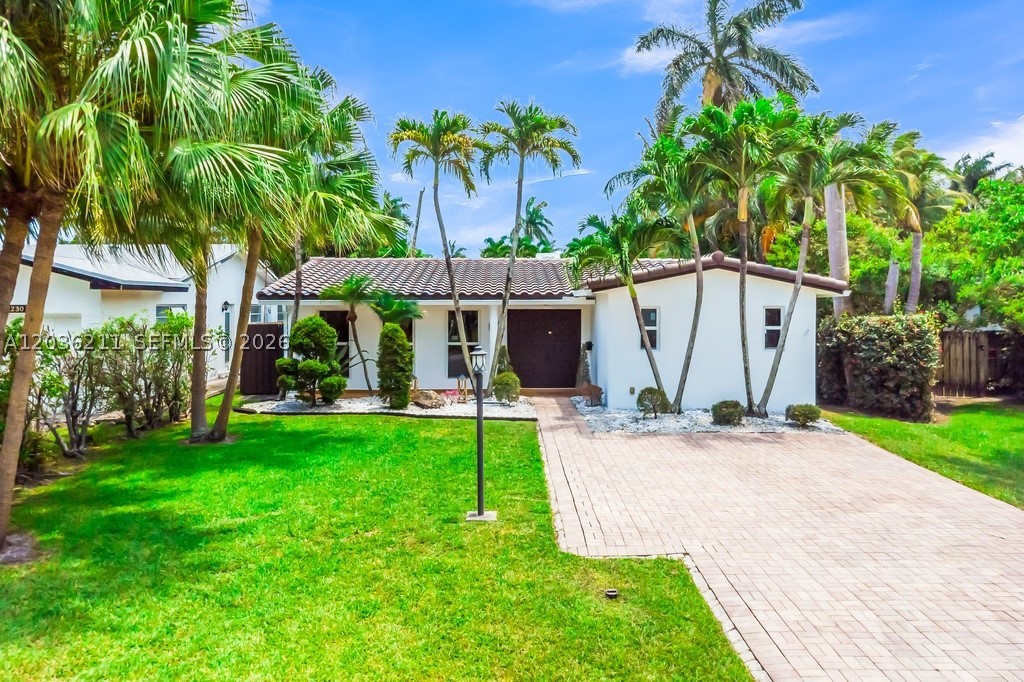 HOLLYWOOD LAKES SECTION - Residential