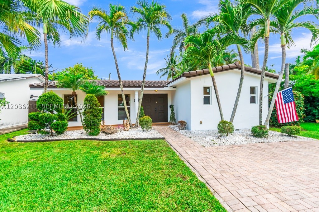 HOLLYWOOD LAKES SECTION - Residential