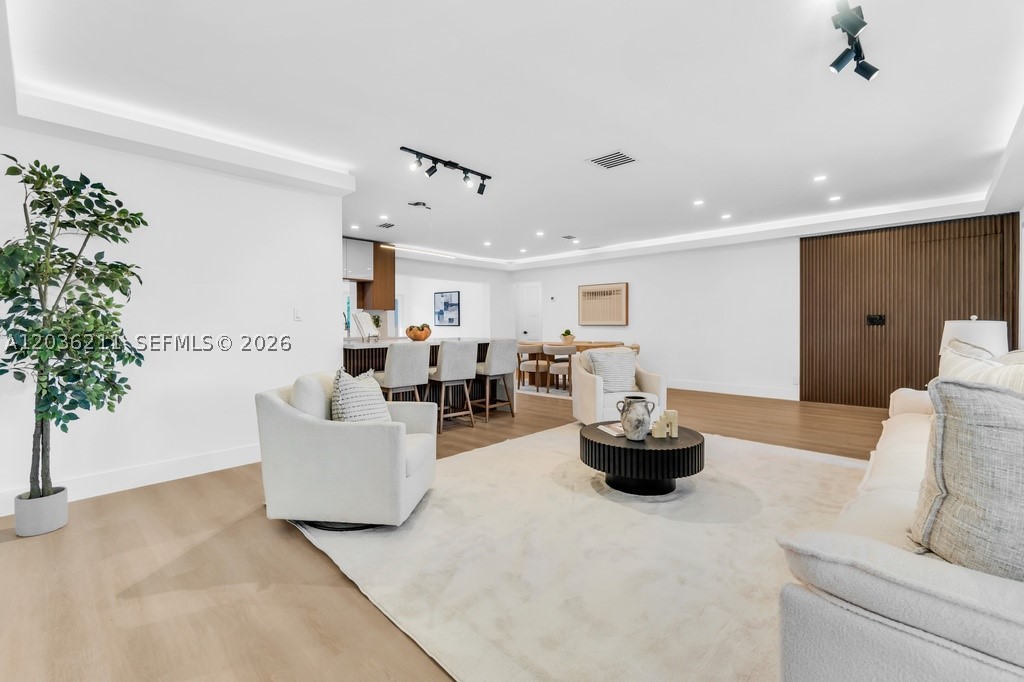HOLLYWOOD LAKES SECTION - Residential