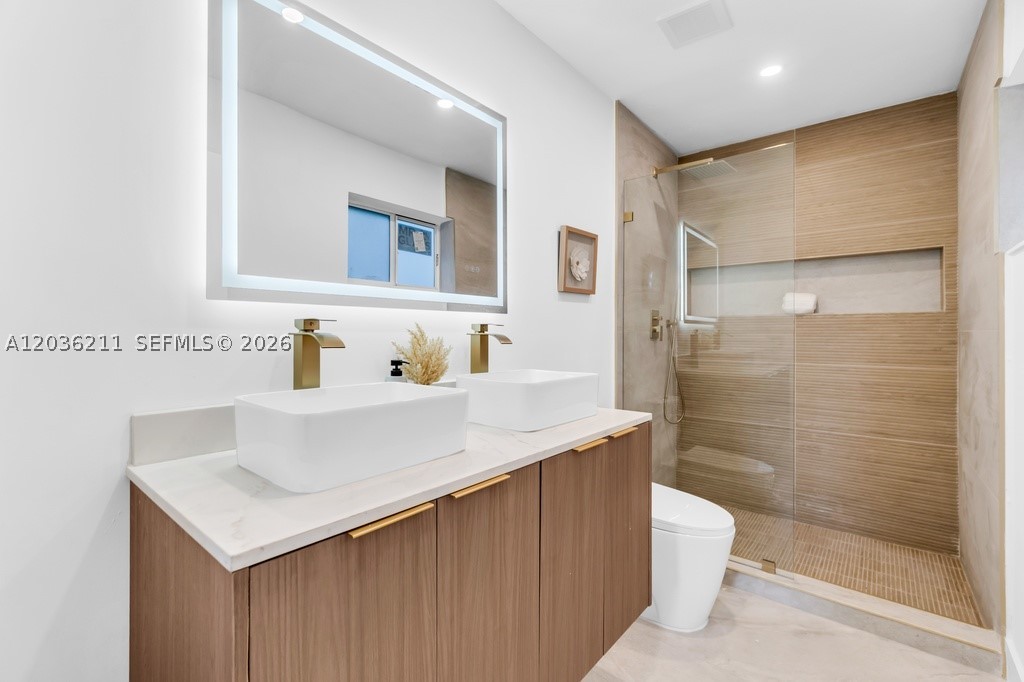 HOLLYWOOD LAKES SECTION - Residential
