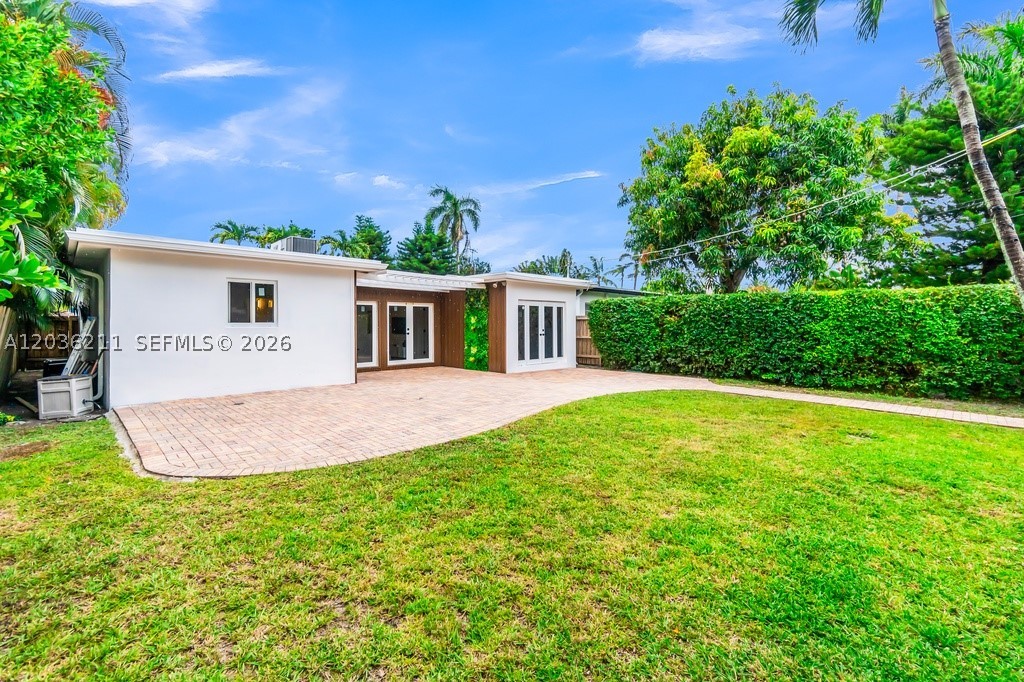 HOLLYWOOD LAKES SECTION - Residential