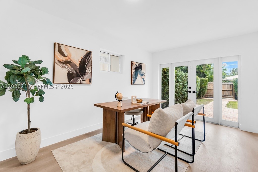 HOLLYWOOD LAKES SECTION - Residential