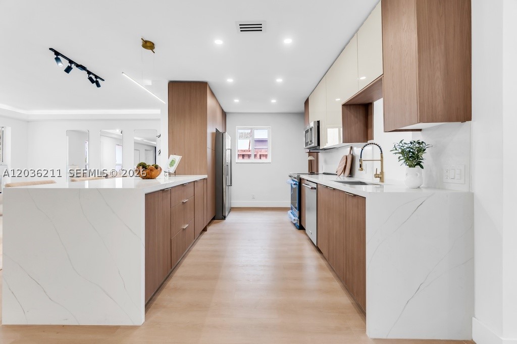 HOLLYWOOD LAKES SECTION - Residential