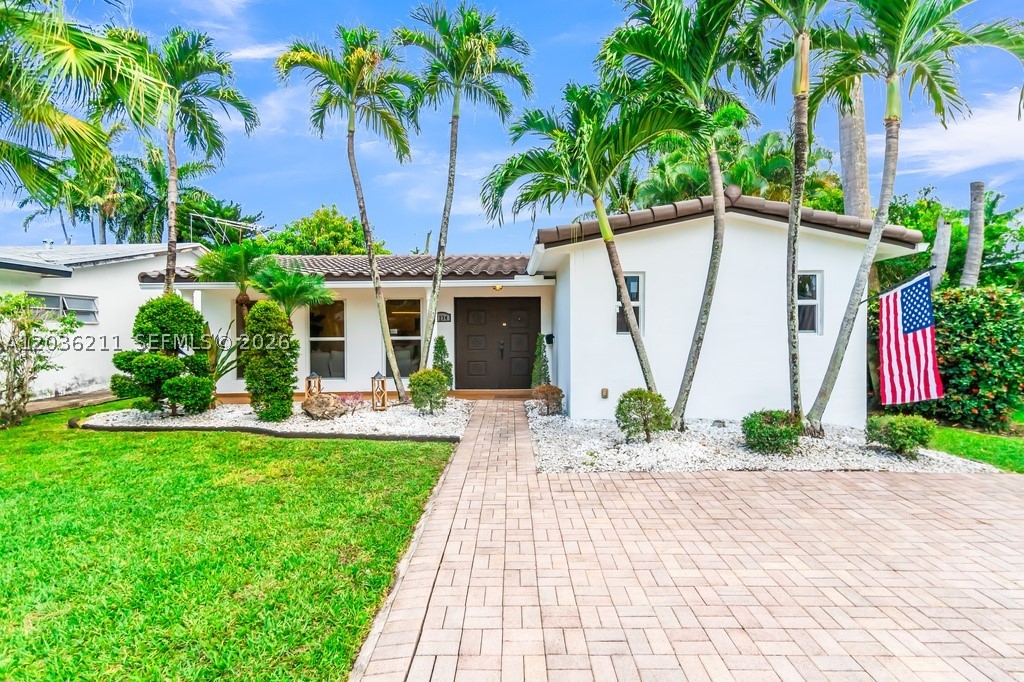 HOLLYWOOD LAKES SECTION - Residential