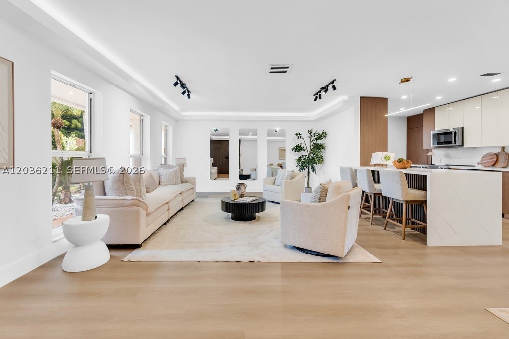 HOLLYWOOD LAKES SECTION - Residential