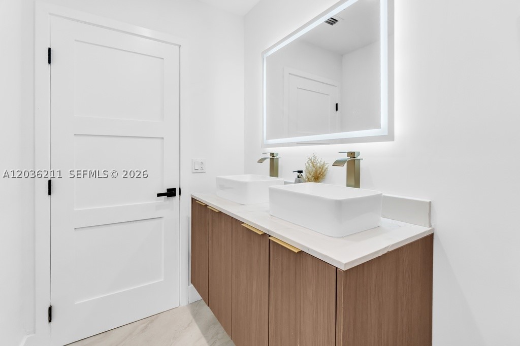 HOLLYWOOD LAKES SECTION - Residential