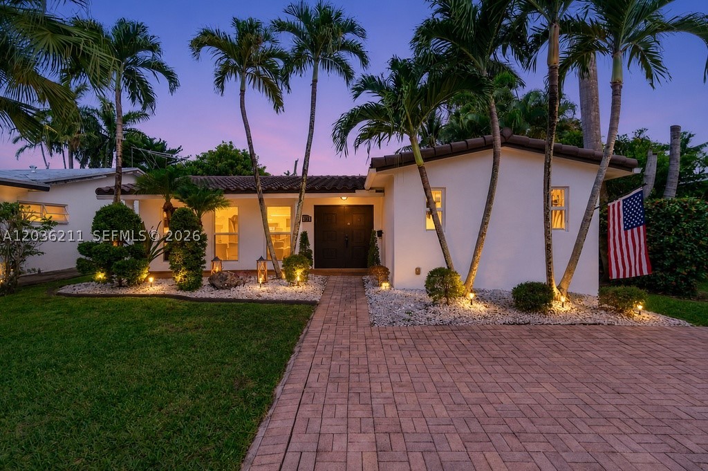 HOLLYWOOD LAKES SECTION - Residential