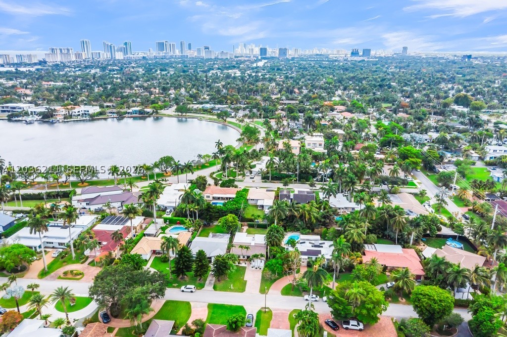 HOLLYWOOD LAKES SECTION - Residential
