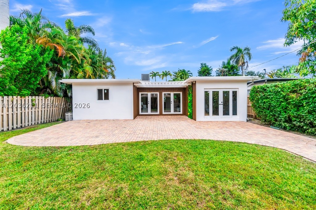 HOLLYWOOD LAKES SECTION - Residential