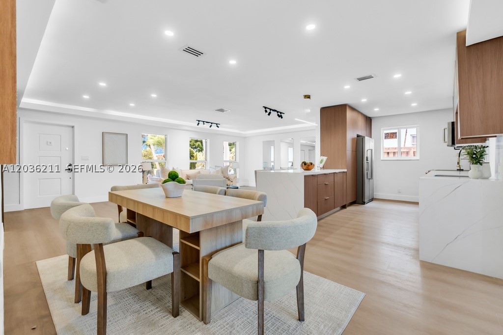 HOLLYWOOD LAKES SECTION - Residential