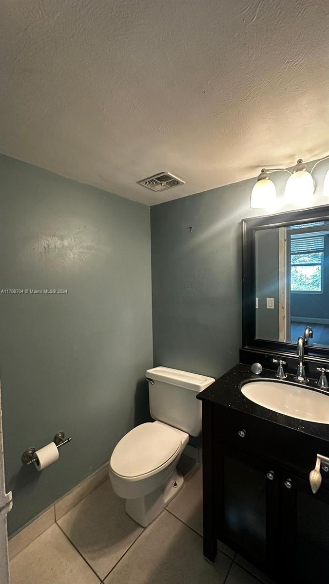 BAYVIEW PALMS CONDO - Residential Lease