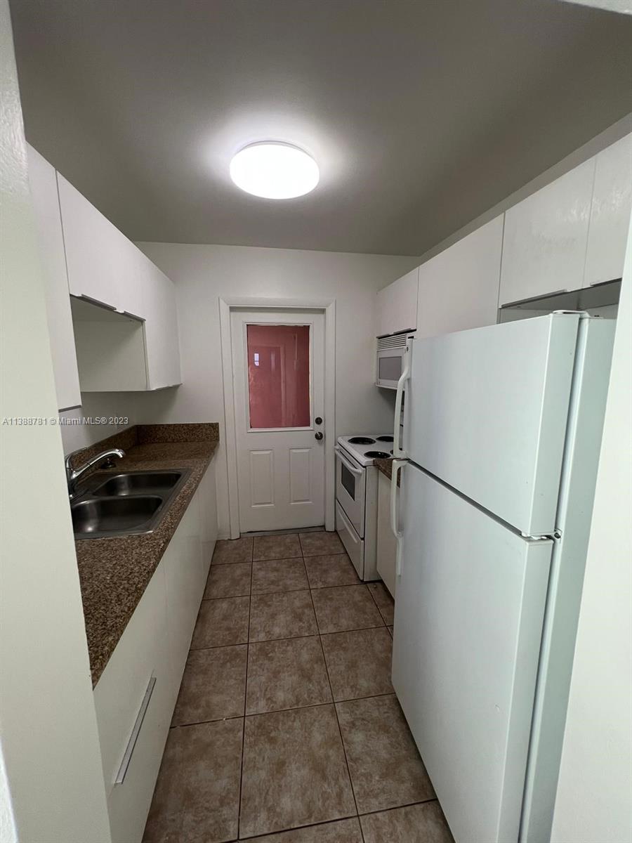 BEACH GARDEN CONDO - Residential Lease