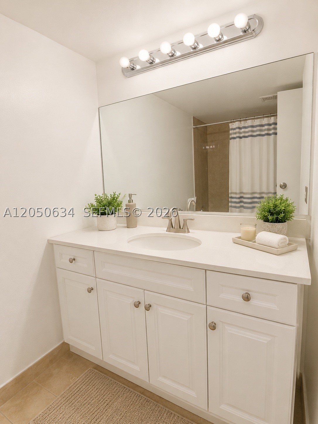 VILLA DORAL CONDO NO 3 - Residential Lease