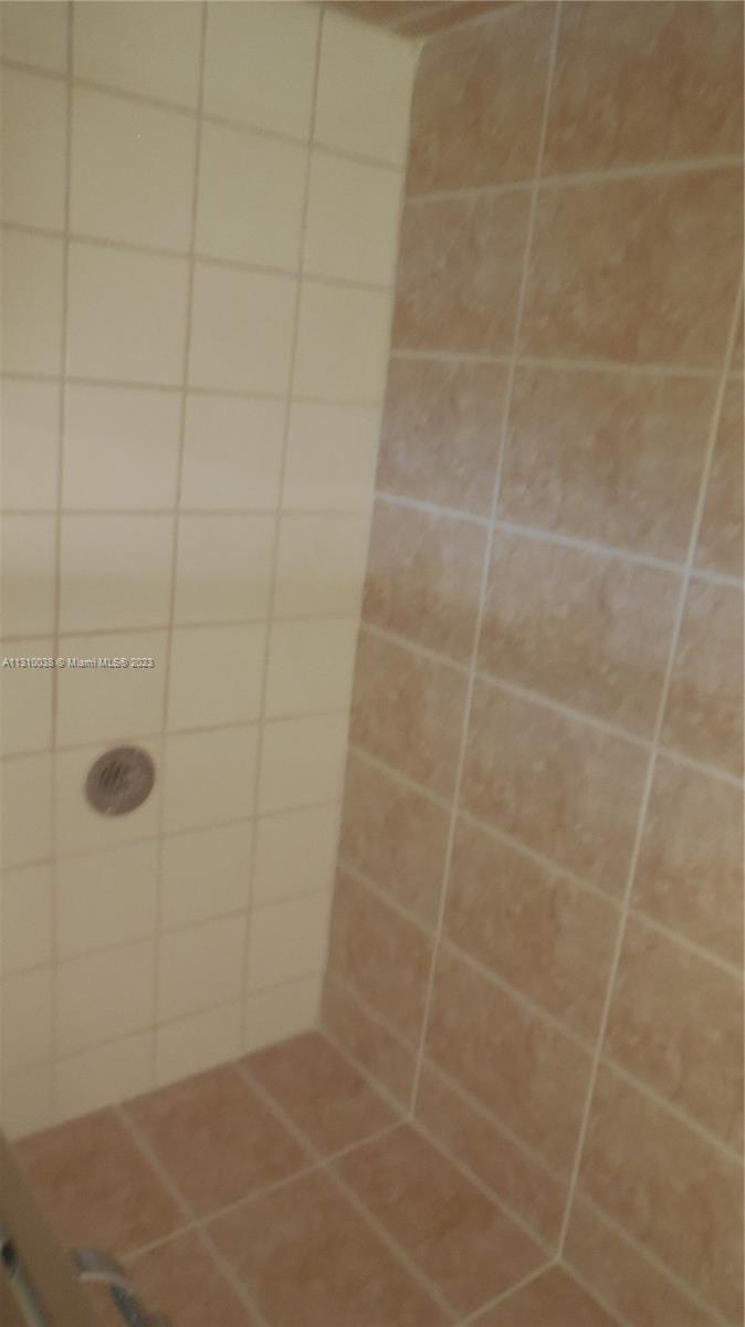PEMBROKE CAY CONDO - Residential Lease