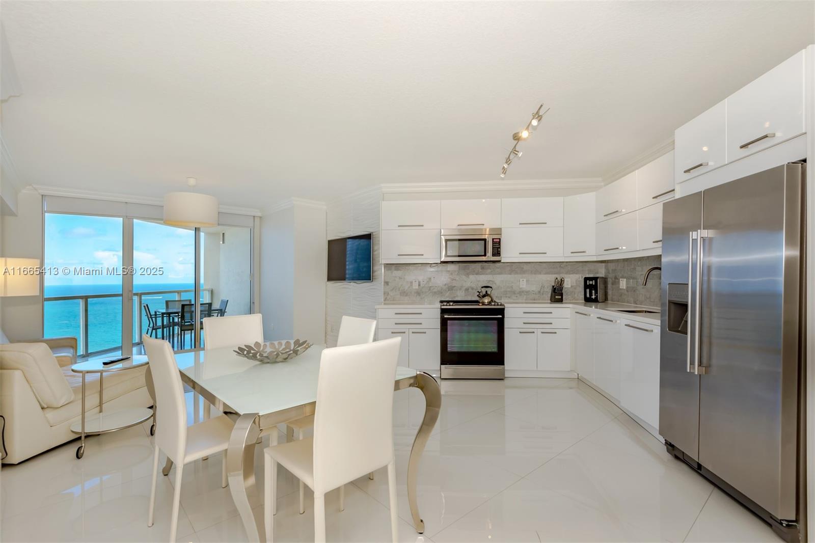 LA PERLA CONDO - Residential Lease
