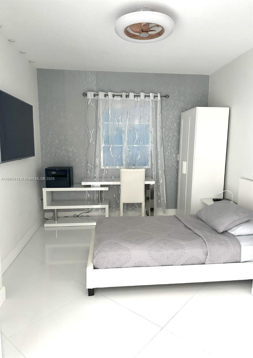 LA PERLA CONDO - Residential Lease
