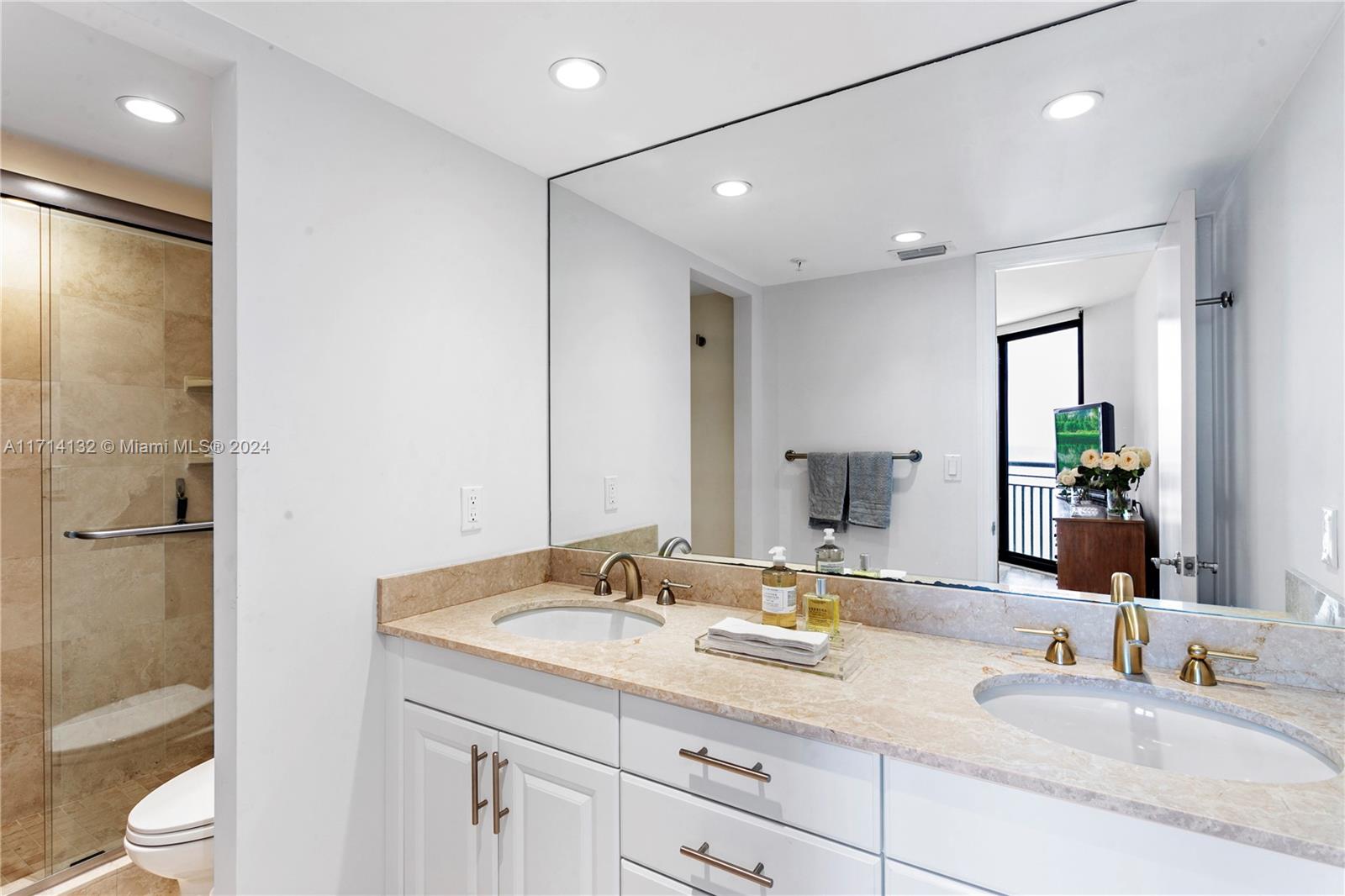 TIARA CONDO - Residential
