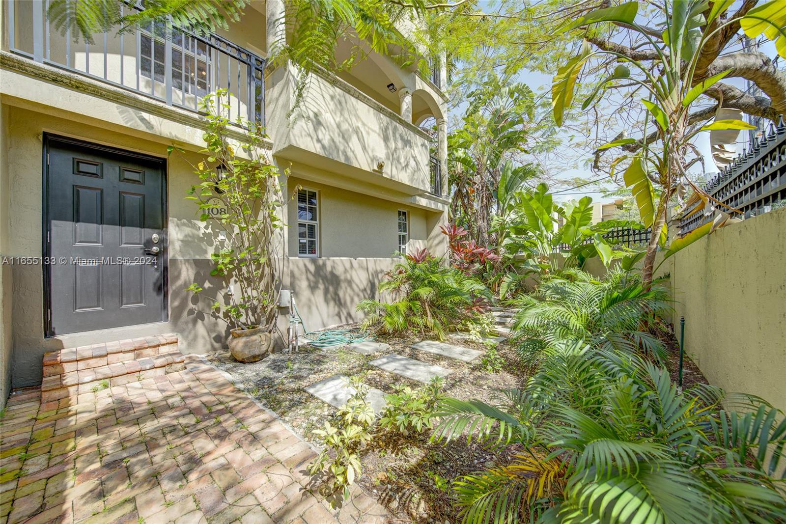 VILLAS OF MAYDANA CONDO - Residential Lease