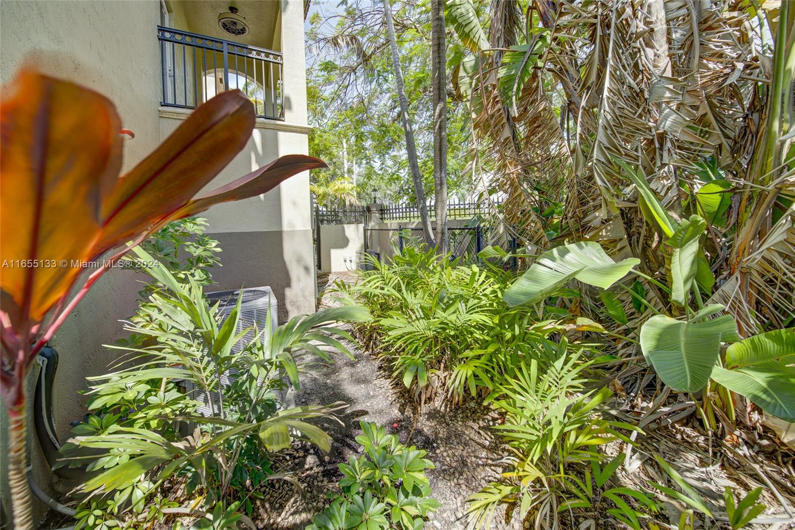 VILLAS OF MAYDANA CONDO - Residential Lease
