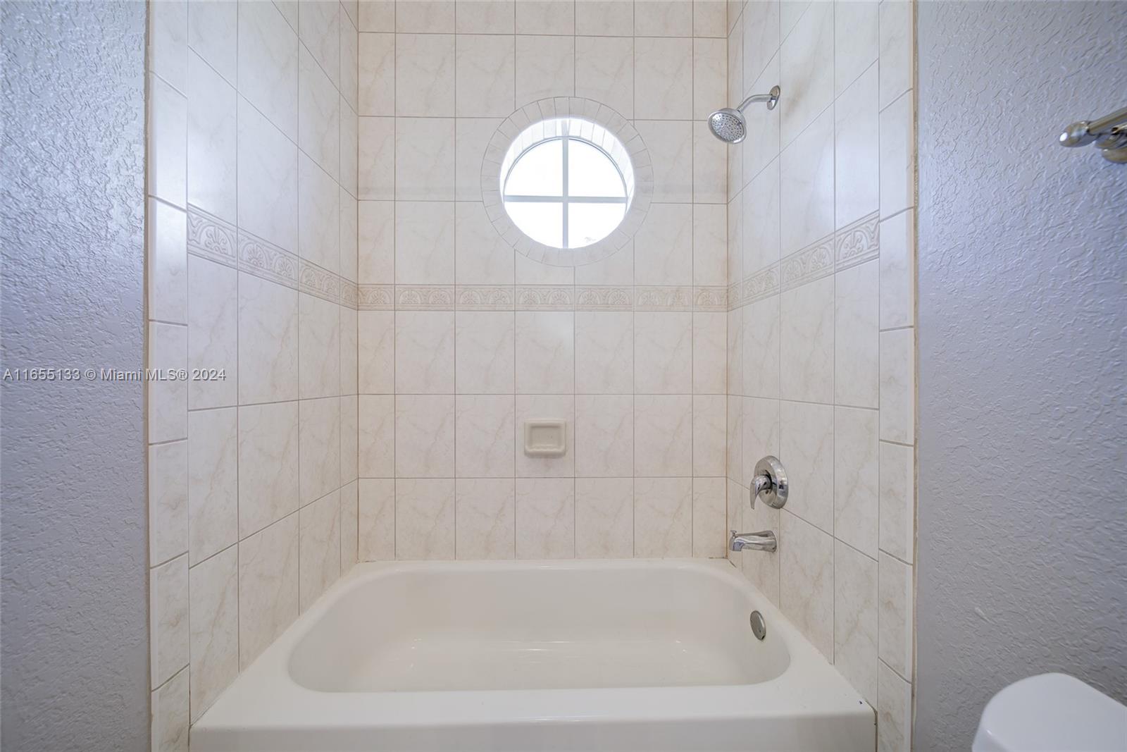 VILLAS OF MAYDANA CONDO - Residential Lease