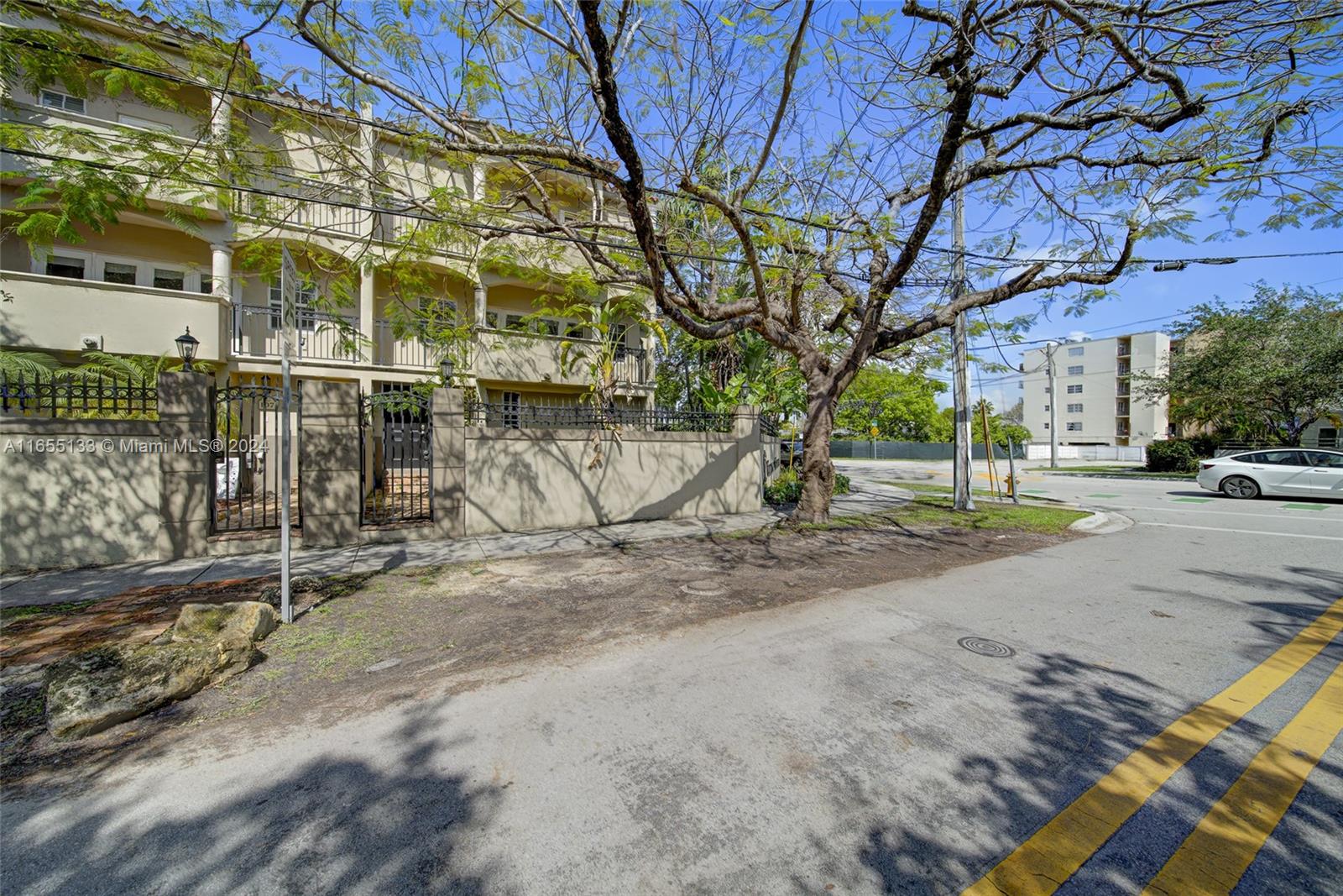 VILLAS OF MAYDANA CONDO - Residential Lease