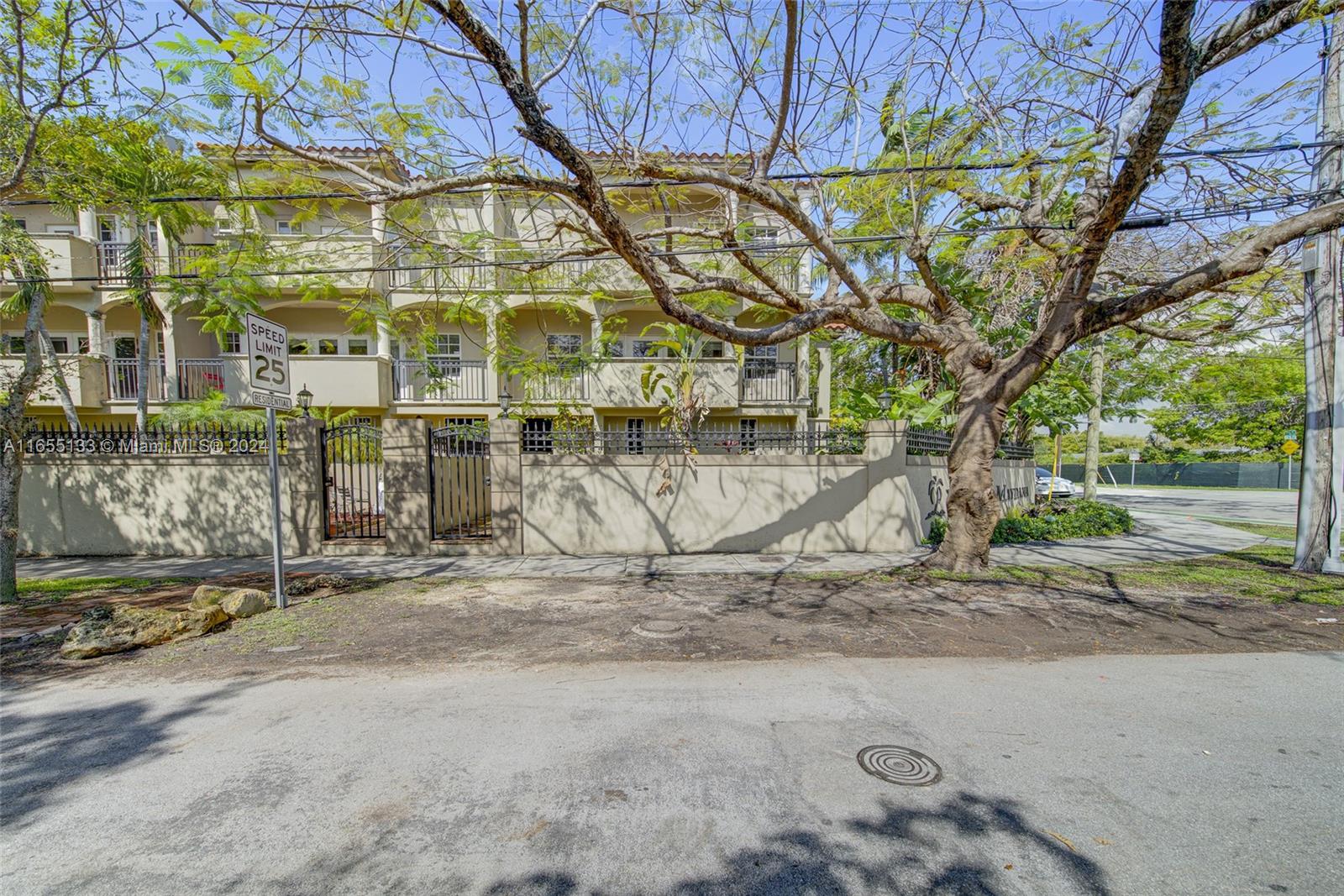 VILLAS OF MAYDANA CONDO - Residential Lease