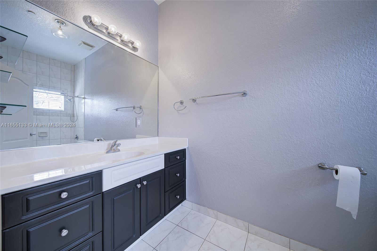 VILLAS OF MAYDANA CONDO - Residential Lease
