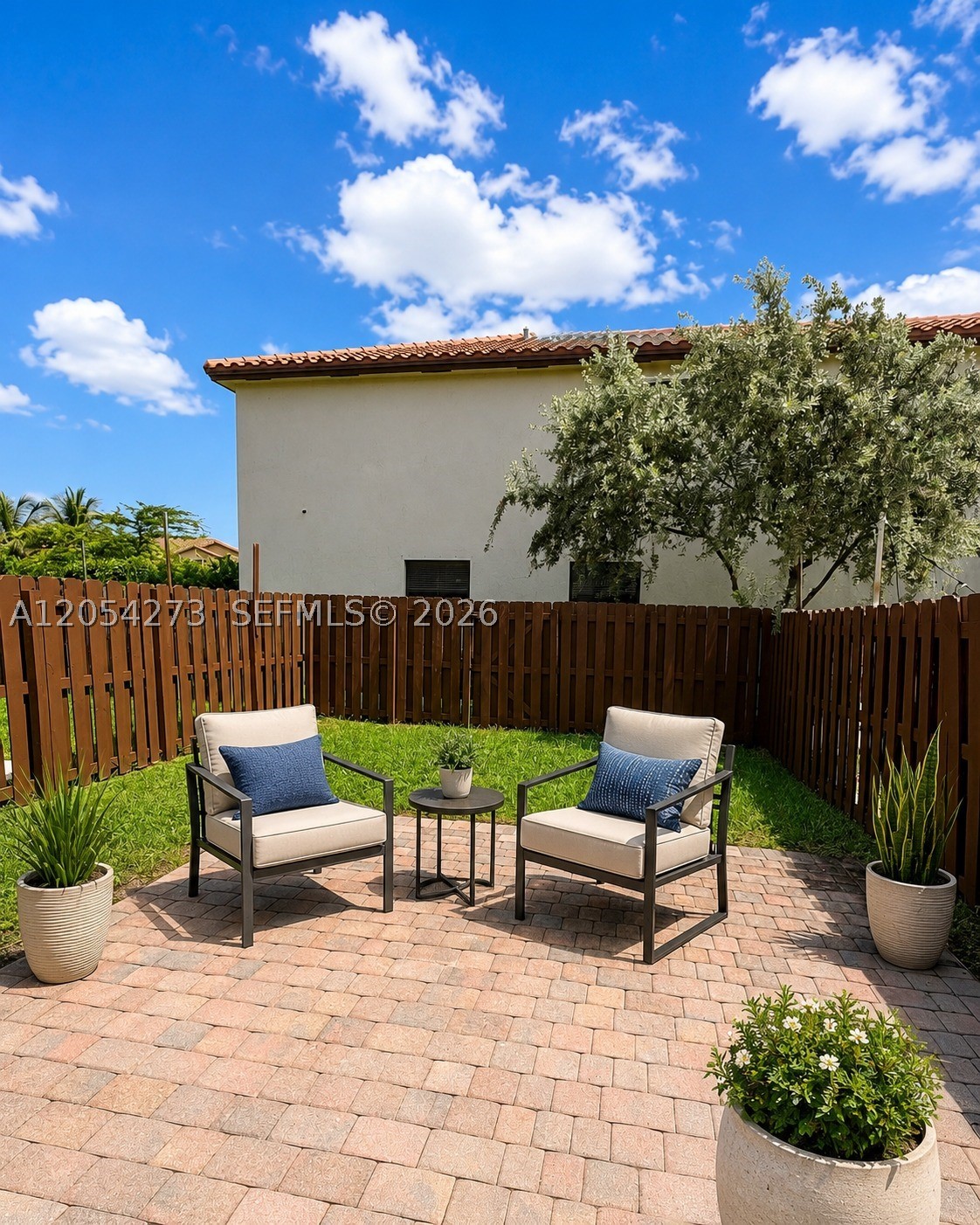 BAYWINDS OF GALAPAGOS FIR - Residential