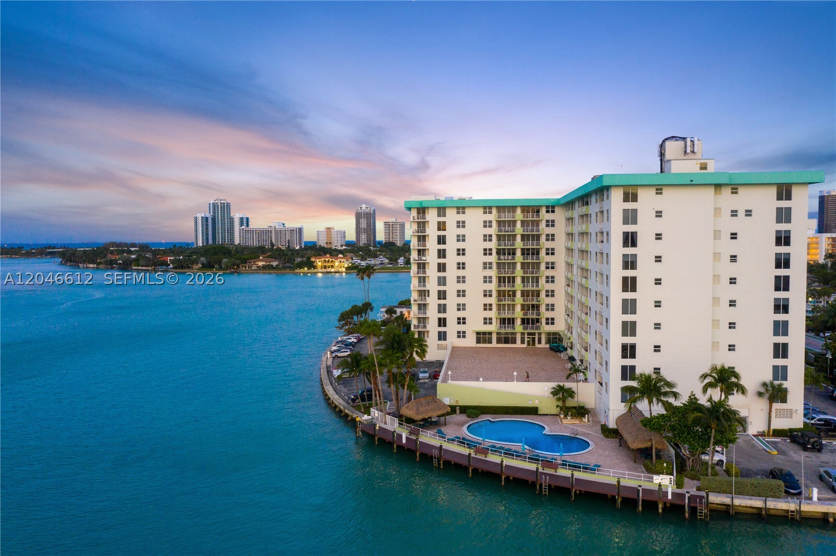 ISLAND POINTE CONDOMINIUM - Residential