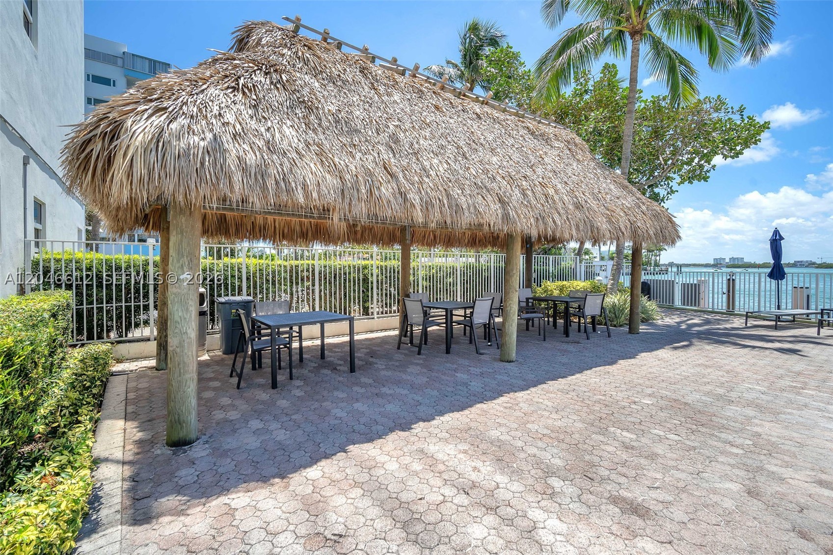 ISLAND POINTE CONDOMINIUM - Residential