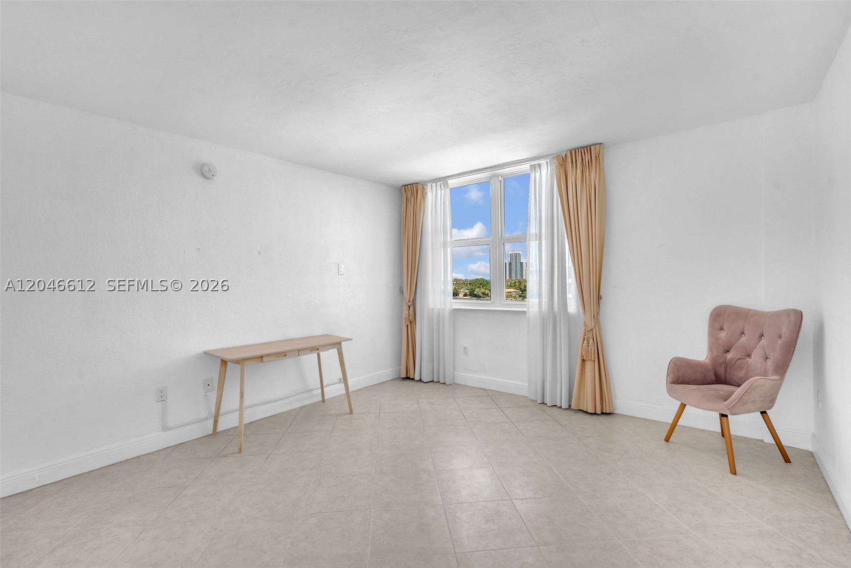 ISLAND POINTE CONDOMINIUM - Residential