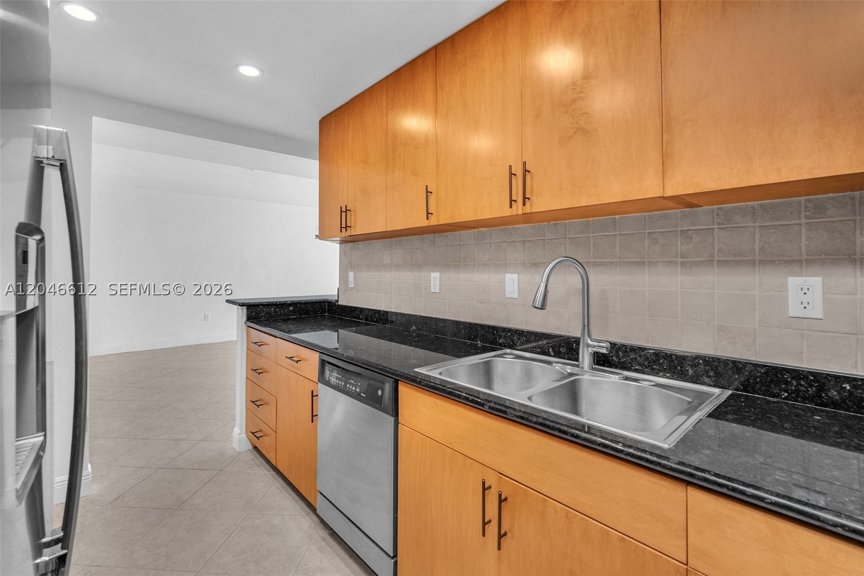 ISLAND POINTE CONDOMINIUM - Residential