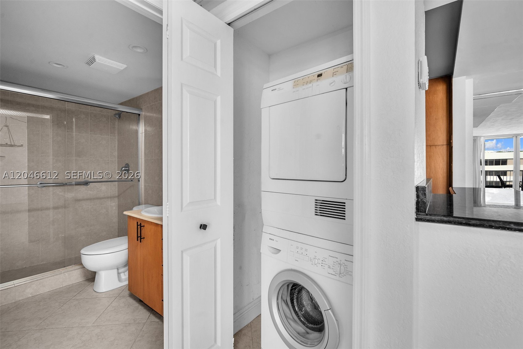 ISLAND POINTE CONDOMINIUM - Residential
