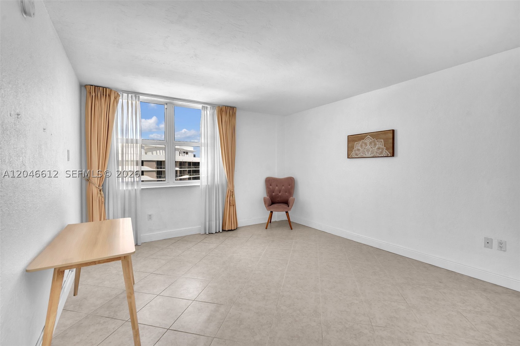 ISLAND POINTE CONDOMINIUM - Residential