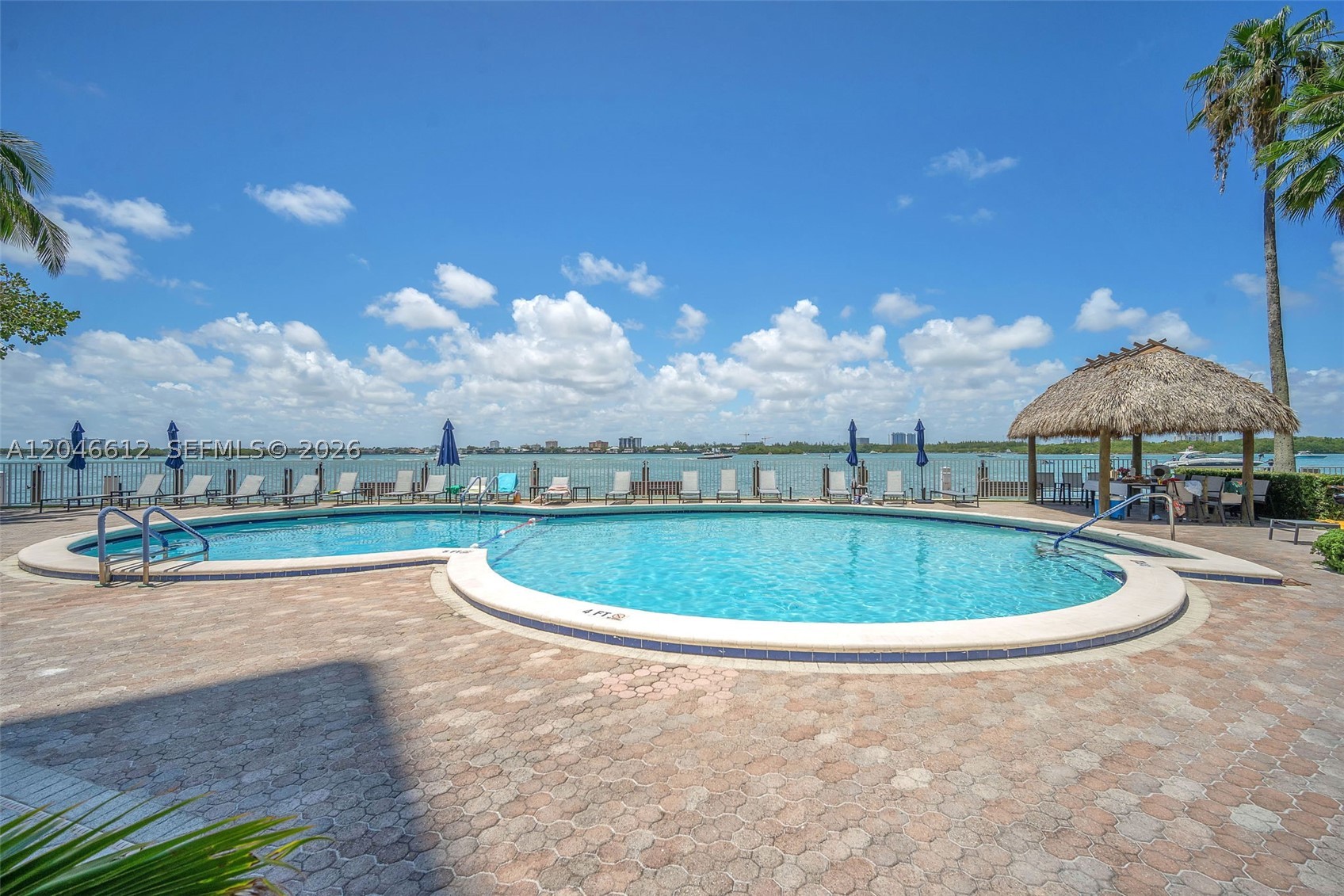 ISLAND POINTE CONDOMINIUM - Residential