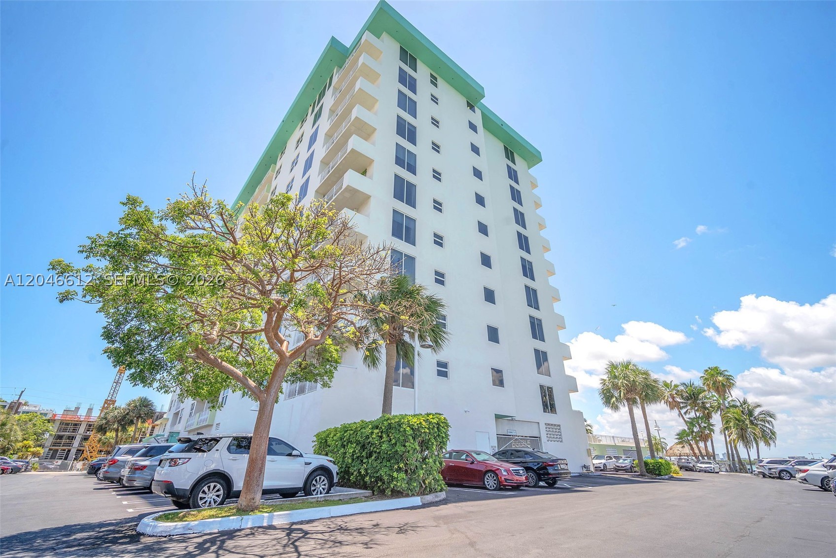 ISLAND POINTE CONDOMINIUM - Residential