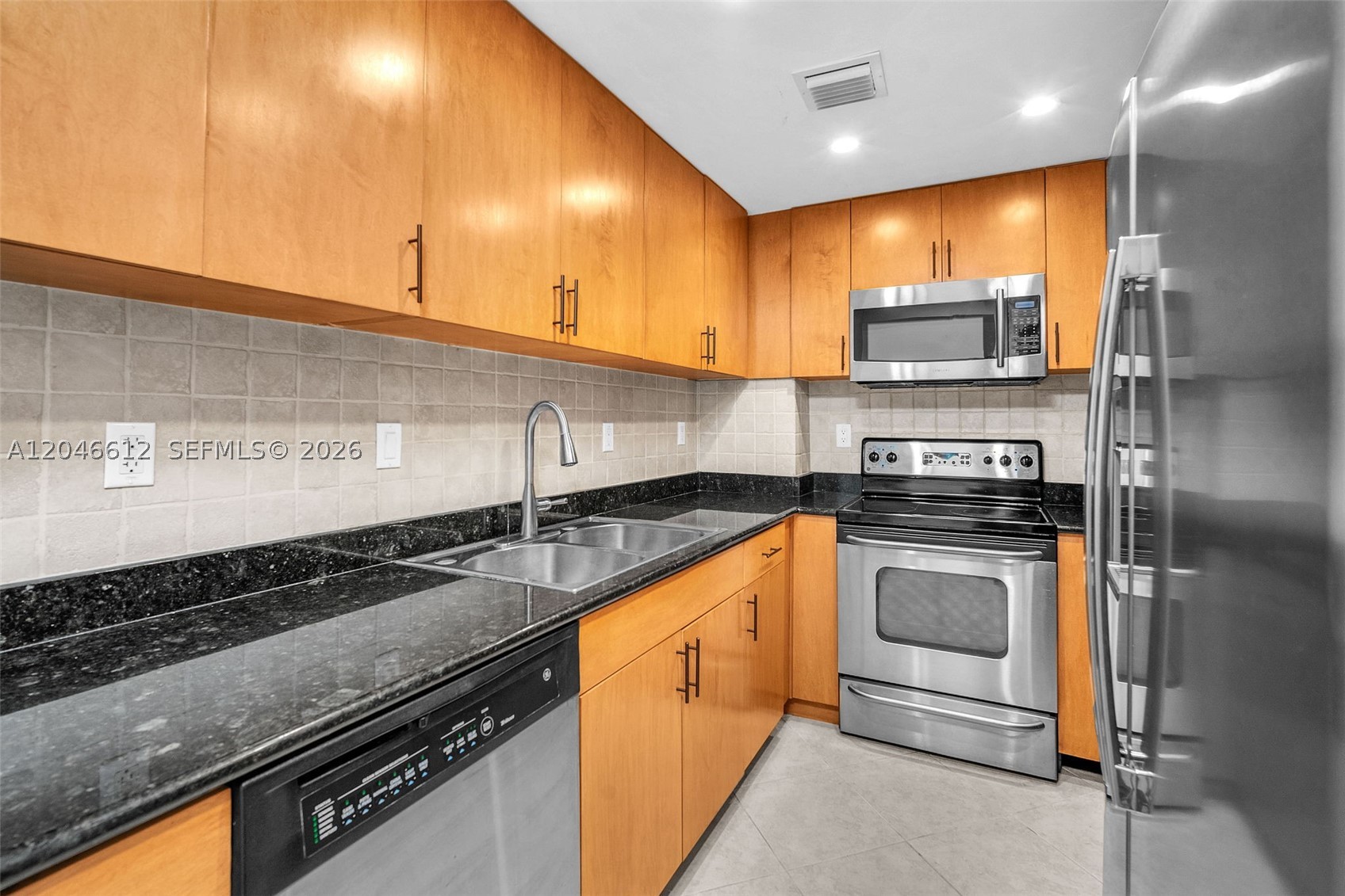 ISLAND POINTE CONDOMINIUM - Residential