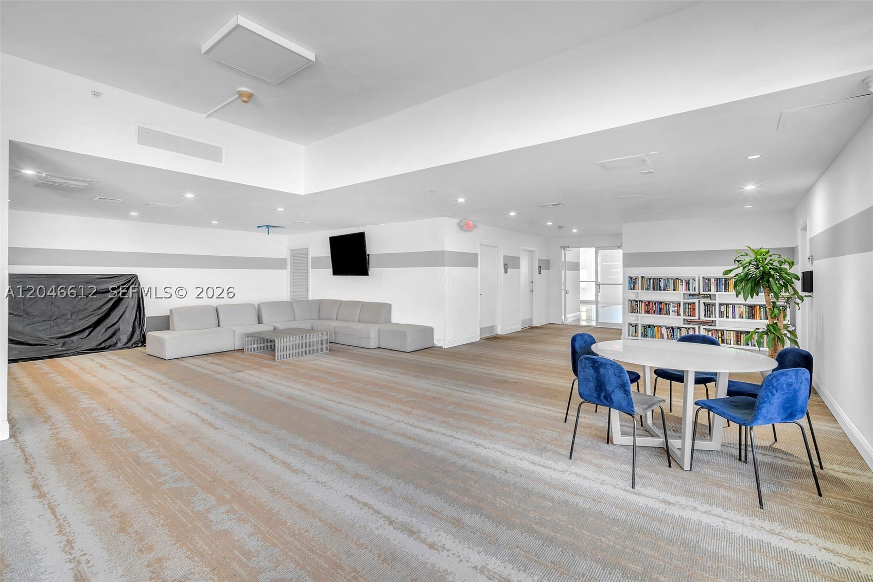 ISLAND POINTE CONDOMINIUM - Residential
