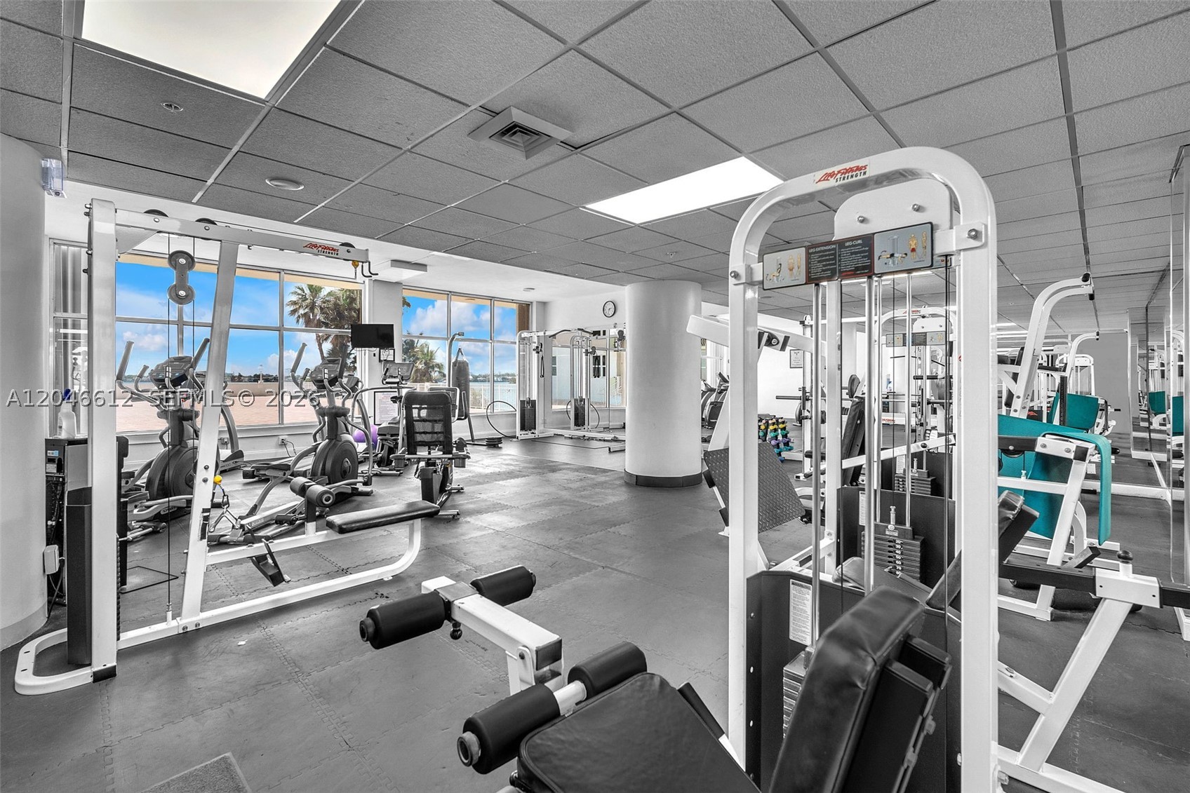 ISLAND POINTE CONDOMINIUM - Residential