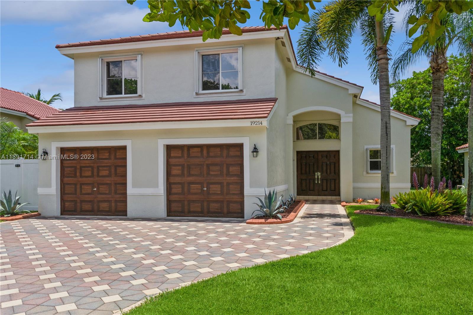 HIGHLY SOUGHT-AFTER KEYSTONE LAKE GEM! Located in one of the best school districts! Private gated community conveniently located near shops, restaurants and parks! This immaculate 4 bd 2.5 bath is situated in a more secluded position. Newly fully fenced in yard accompanied by large outdoor patio with more than enough room to build your dream pool oasis. Fully renovated with Grand high ceiling foyer. New fixtures throughout home. Eat in kitchen with snack bar, Granite countertops and built in pantry. Smart Doorbell and security system in place. Natural light shines throughout the house at all times of day. All furniture including carpets is free, not included in price. Can be removed at buyer’s request. Do Not Delay! This turnkey home won’t last!