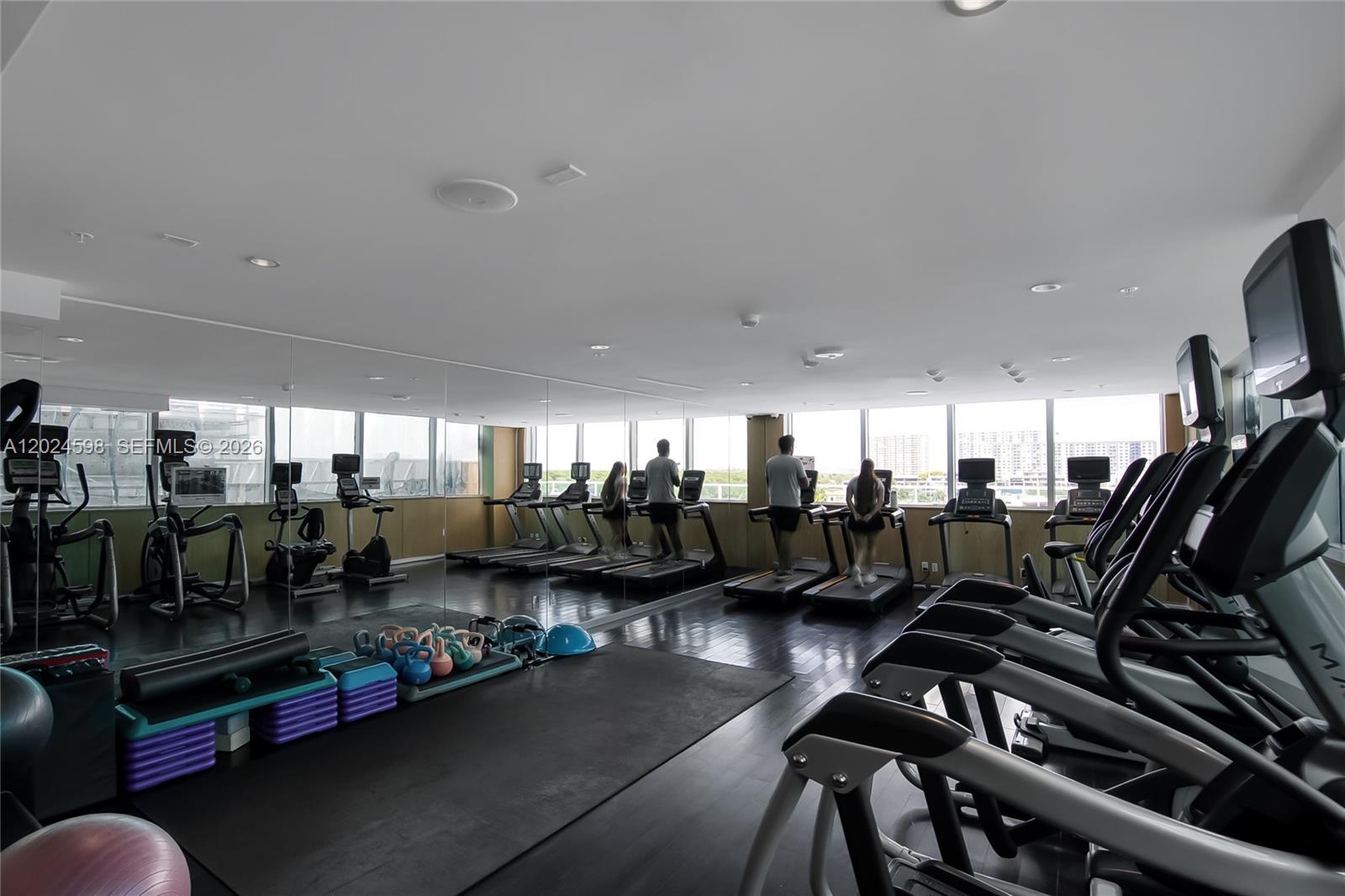 400 SUNNY ISLES CONDO WES - Residential