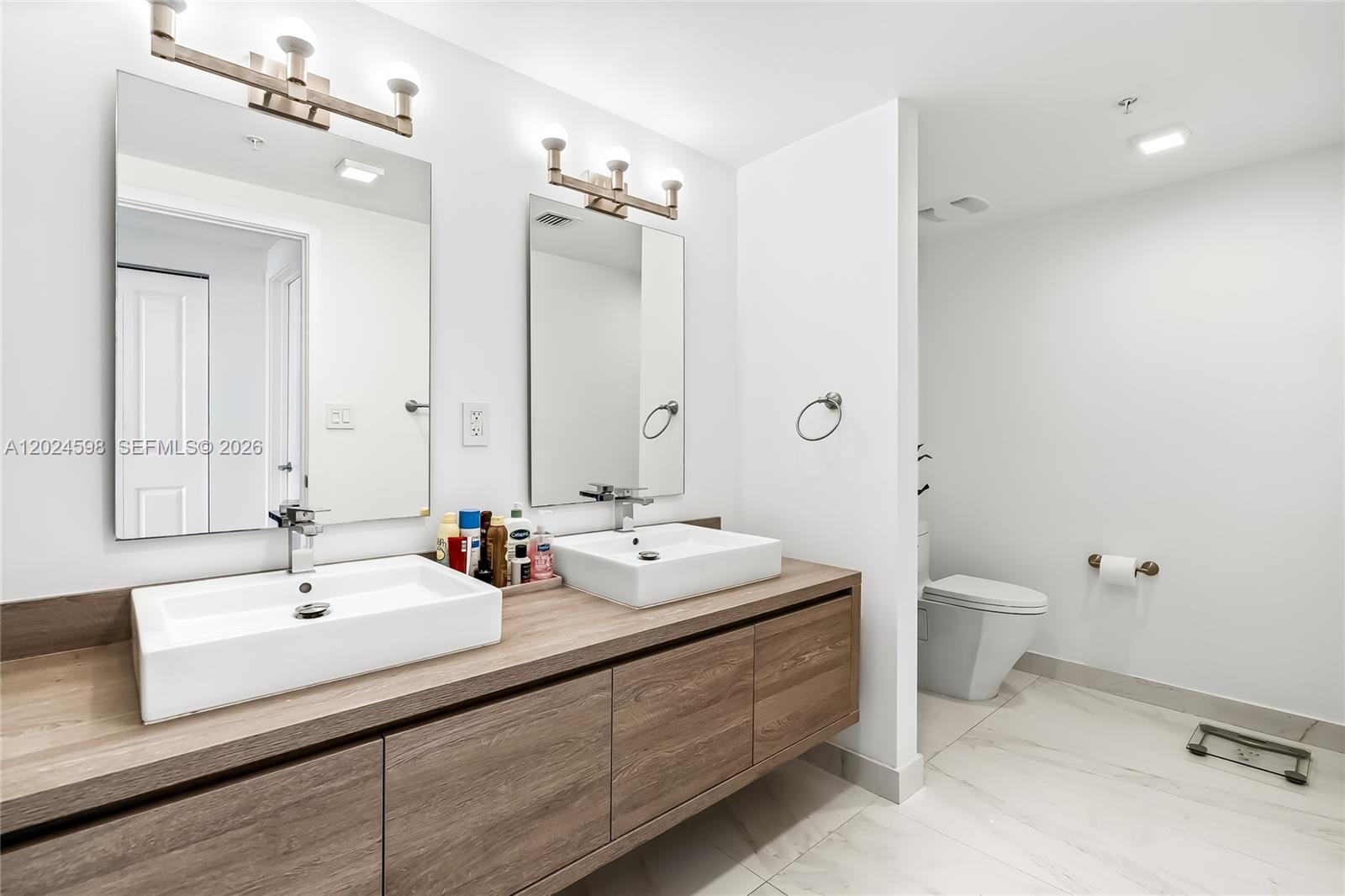 400 SUNNY ISLES CONDO WES - Residential