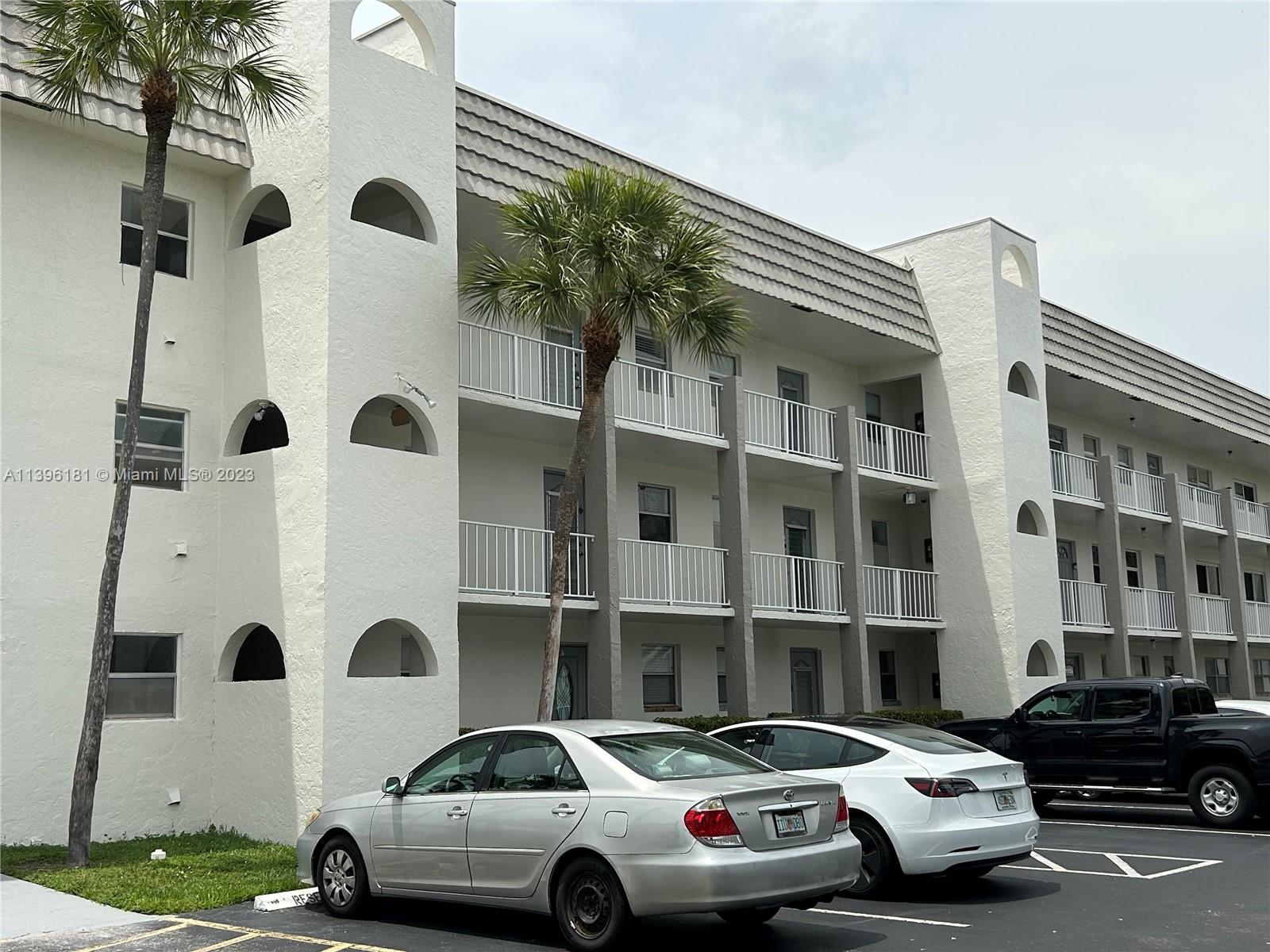 SUNRISE LAKES 54 CONDO - Residential Lease