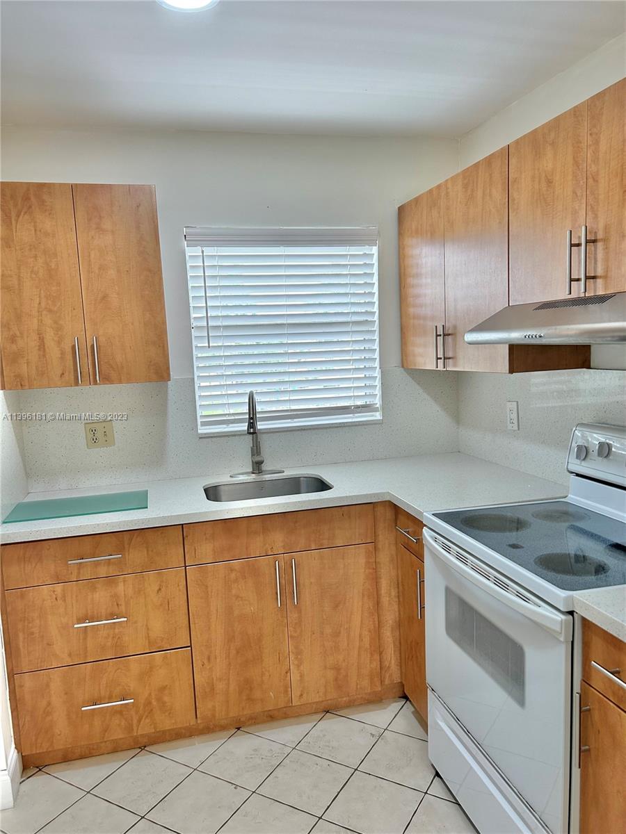 SUNRISE LAKES 54 CONDO - Residential Lease